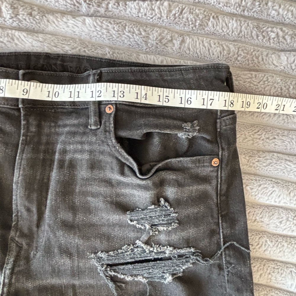 American Eagle Airflex Black Distressed Denim Shorts - Picture 7 of 8
